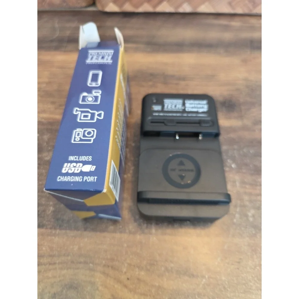 Premium Tech Professional Universal Battery Charger USB Charging Port New in Box